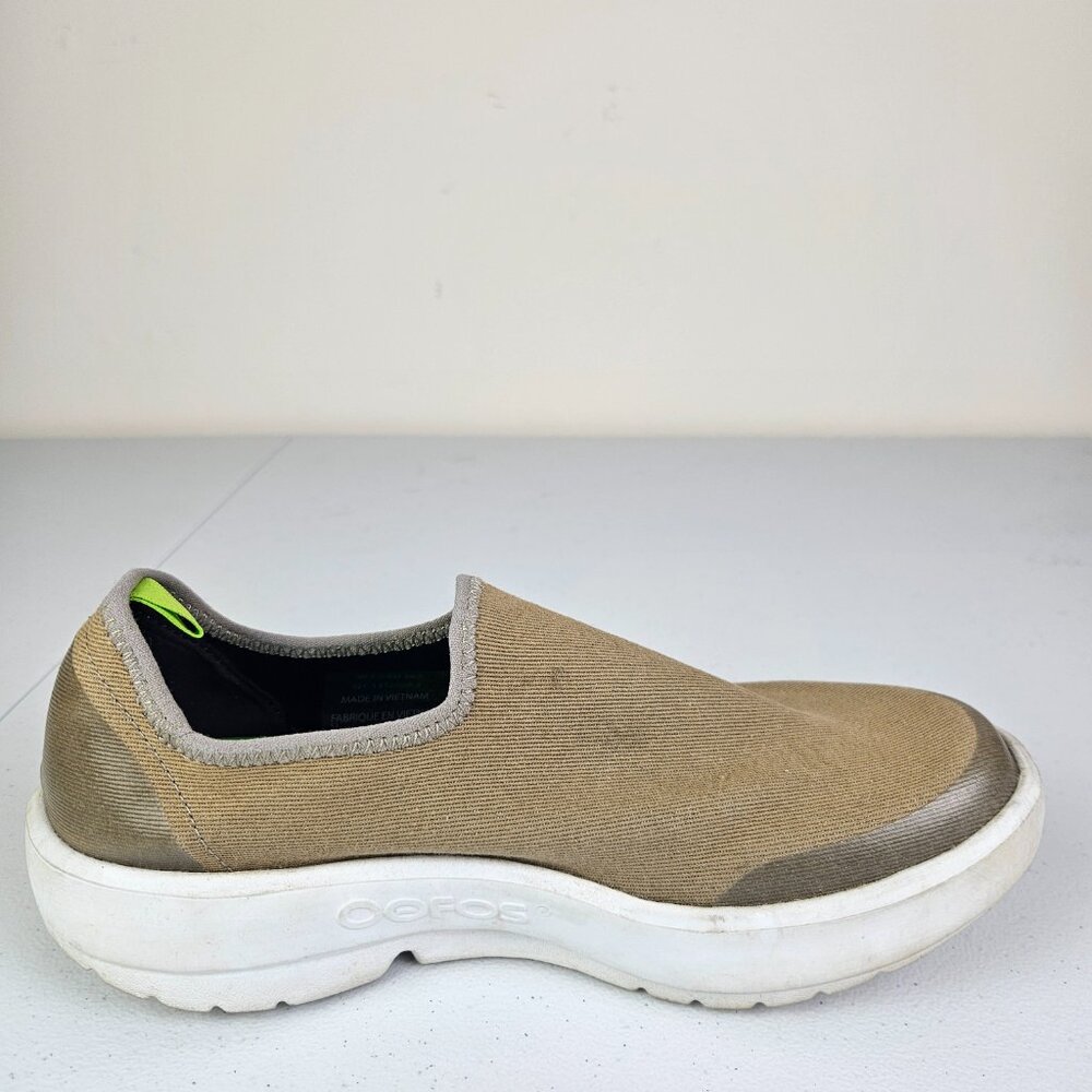 OOfos OOMG eeZee Low Recovery Women's Taupe White Slip On Shoes Size 7.5